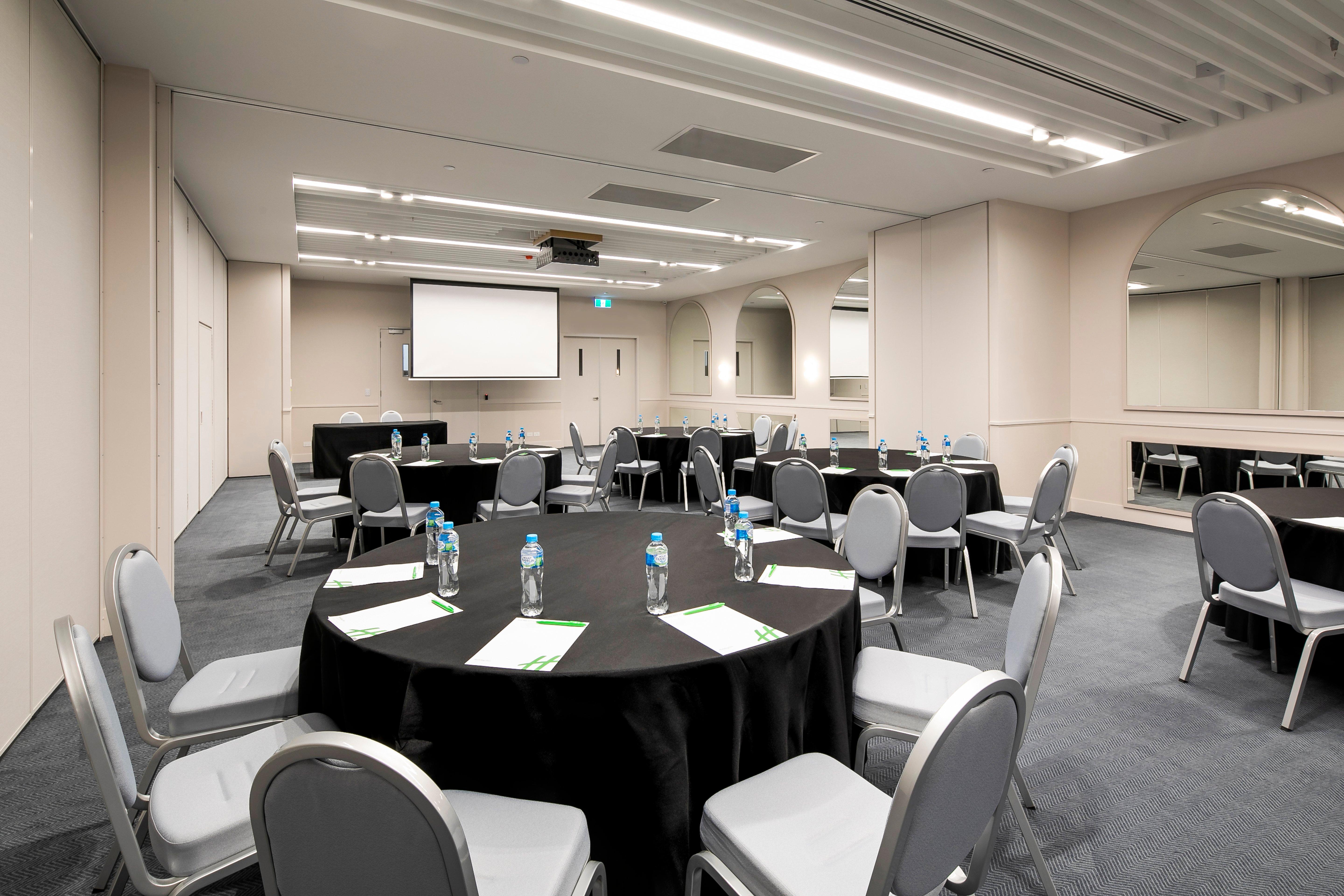 Holiday Inn Werribee By Ihg Екстериор снимка