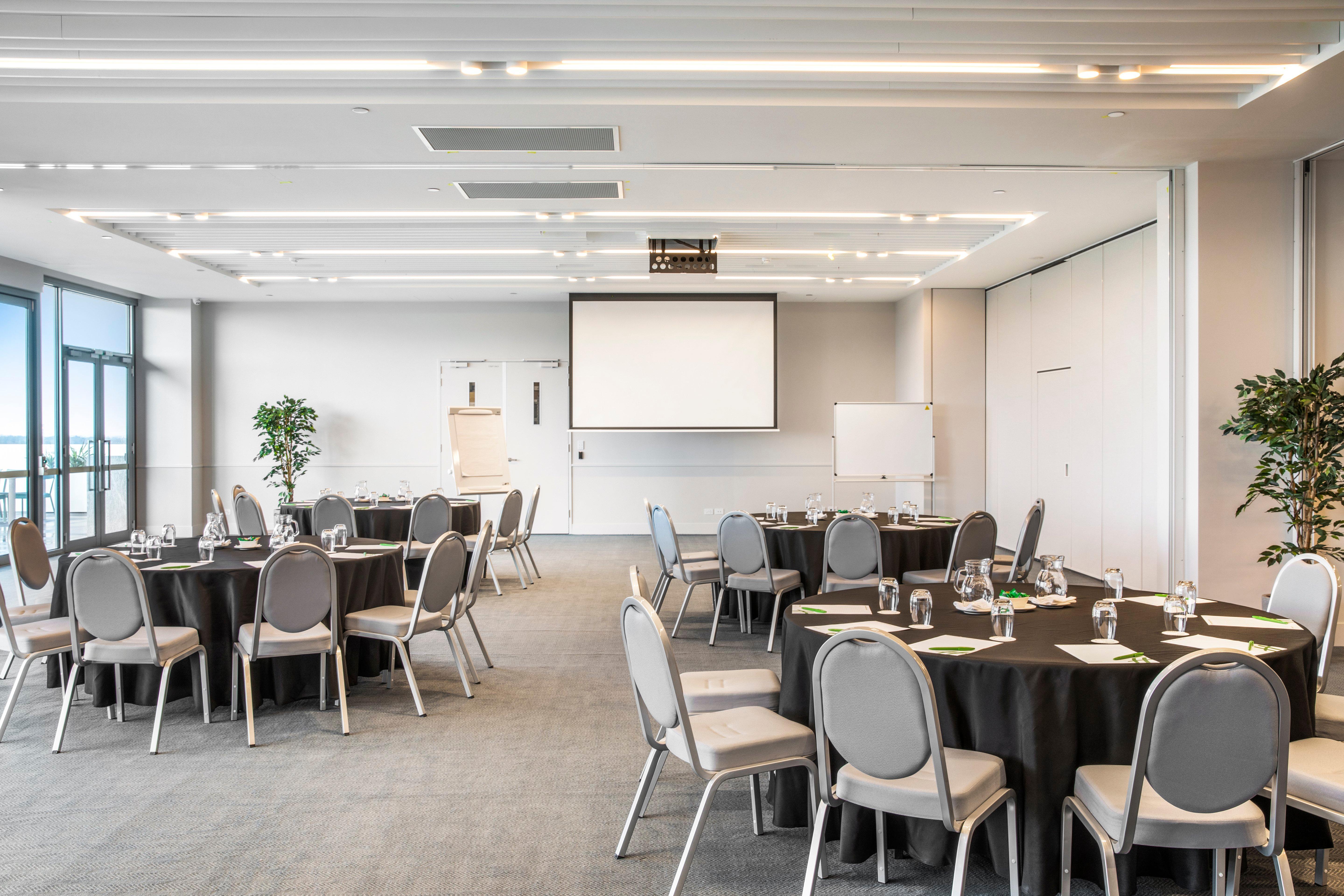 Holiday Inn Werribee By Ihg Екстериор снимка