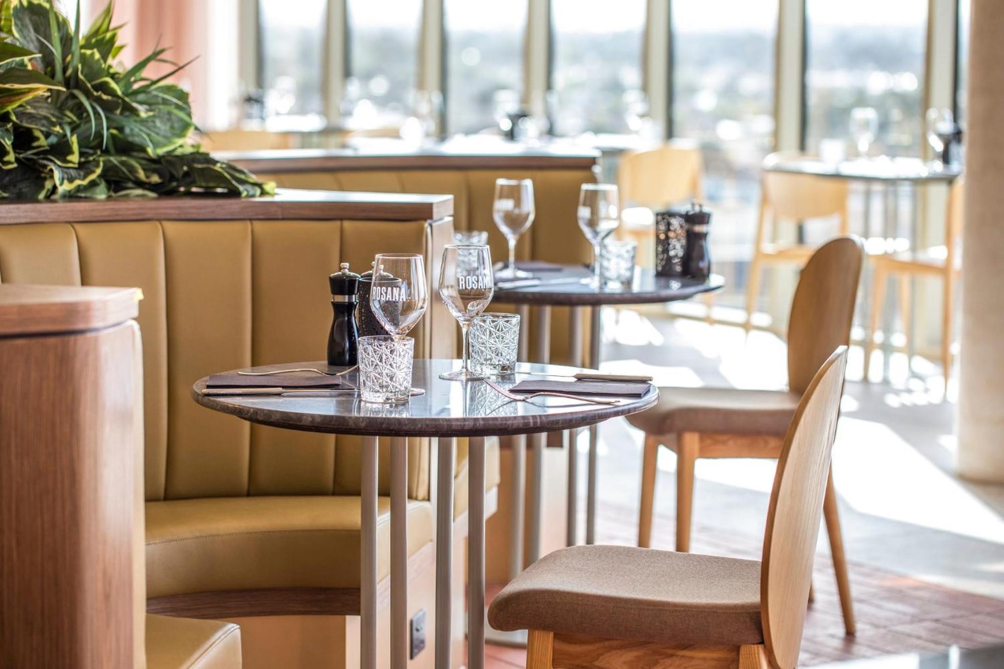 Holiday Inn Werribee By Ihg Екстериор снимка