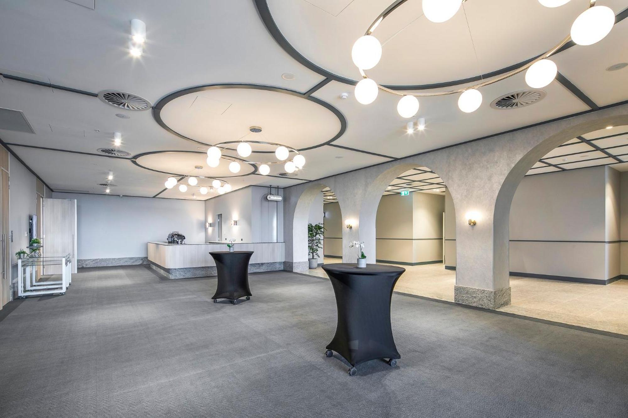 Holiday Inn Werribee By Ihg Екстериор снимка