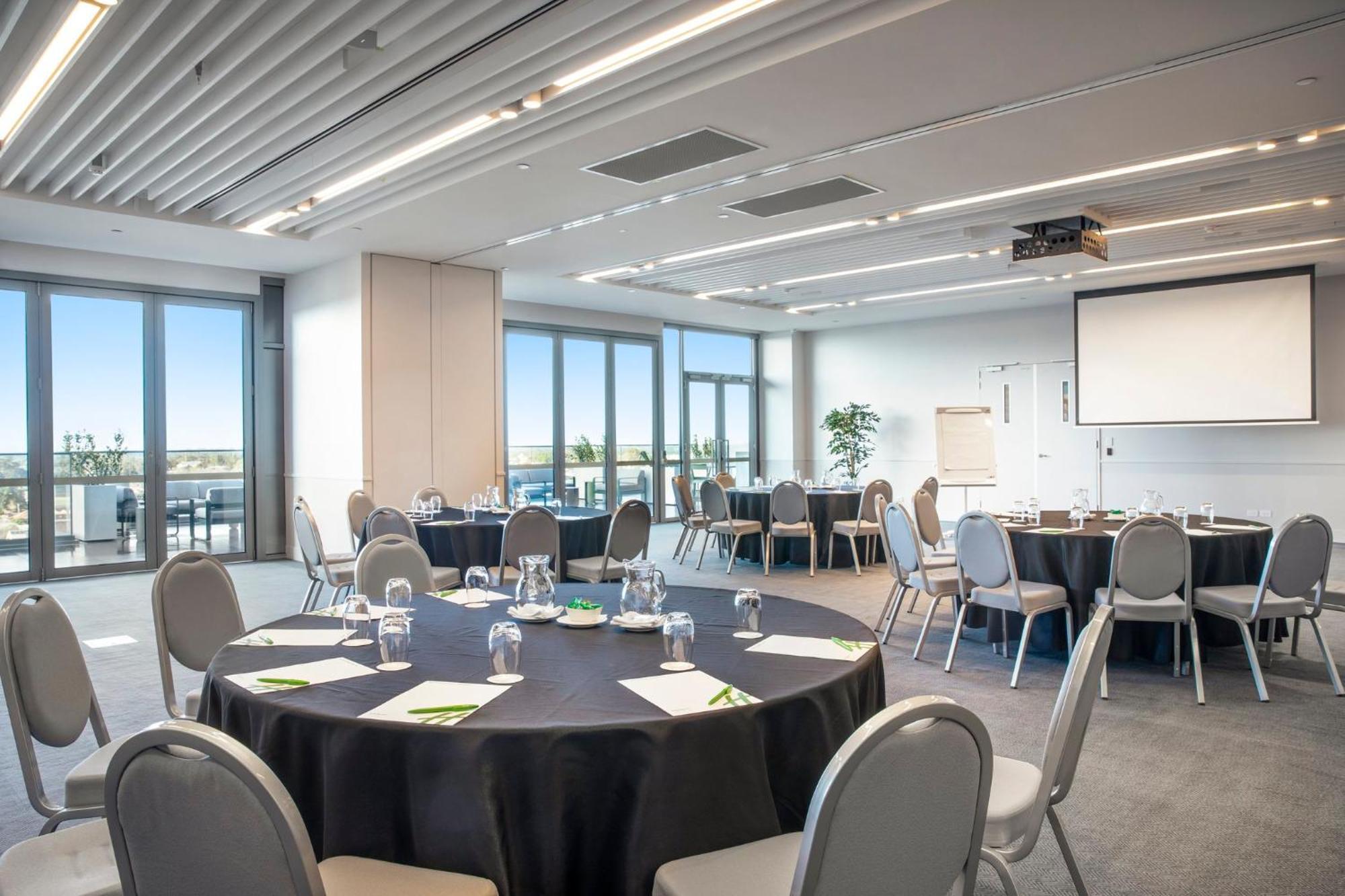Holiday Inn Werribee By Ihg Екстериор снимка